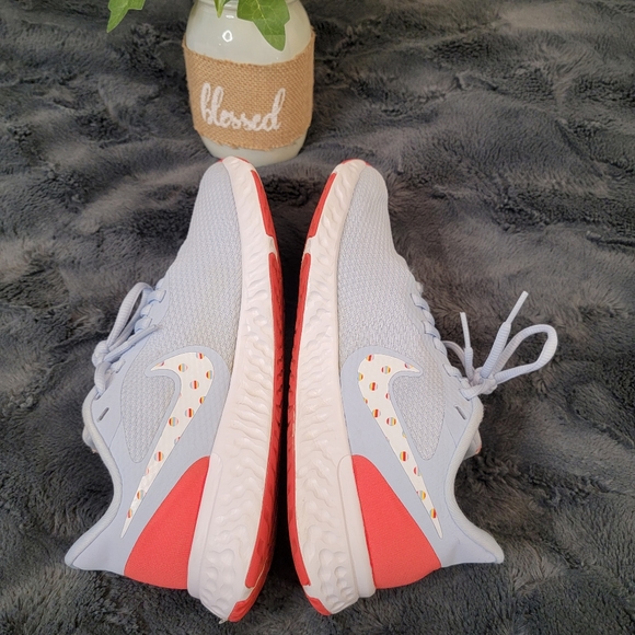 Nike the Women's Revolution 5 Running Shoes - Picture 9 of 14